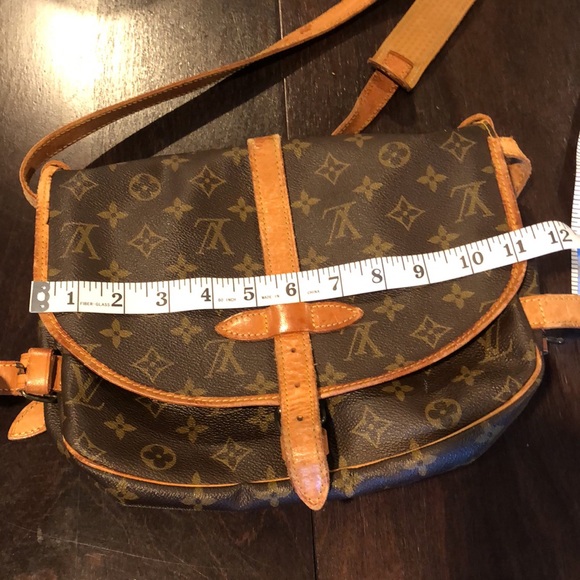 Authentic Louis Vuitton Saumur 30 Crossbody Monogram Canvas - Picture 10 of 17